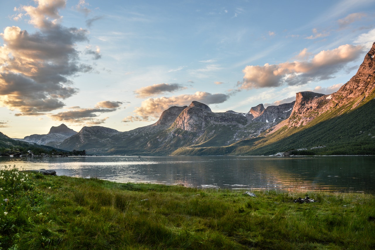 Főoldal Mountain And Lake At Sunset 135157
